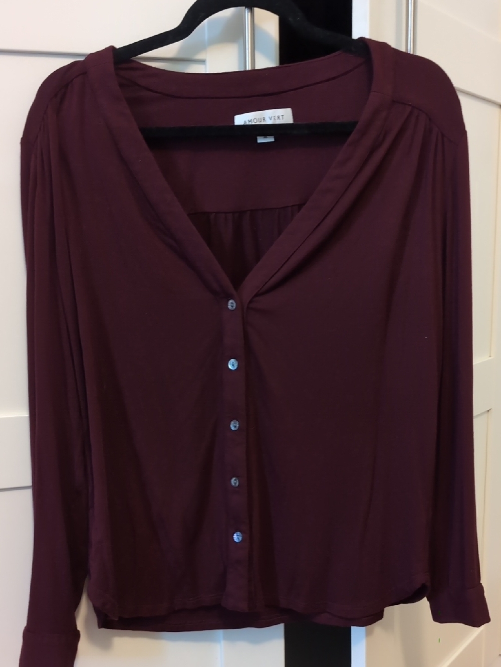 Amour Vert Women's Burgundy Button-Front V-Neck Blouse